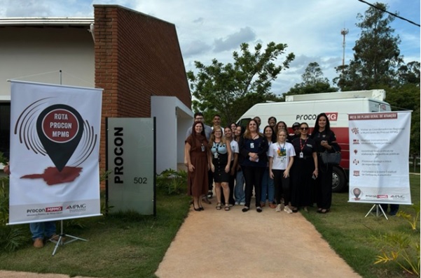Equipe do Procon-MPMG faz visita institucional à promotoria de Guaxupé/MG- 2025