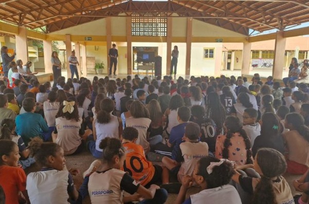 Promotor Felipe Caires participa de ação educativa em escola municipal de Pirapora/MG - 2025