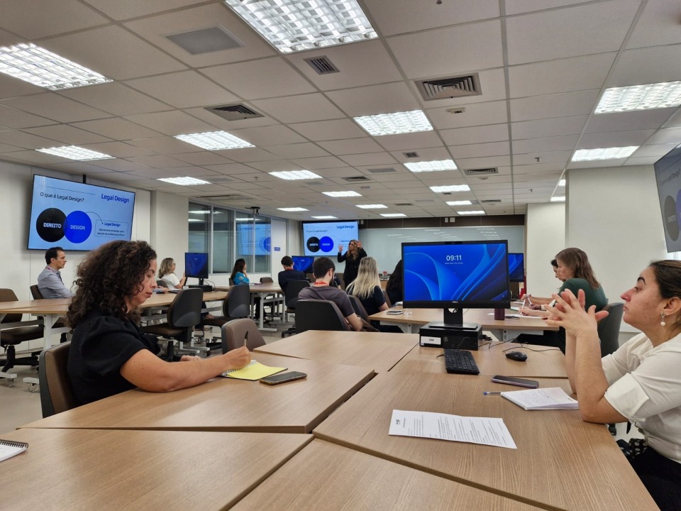 Oficina sobre Legal Design na sede do Procon-MPMG 2024