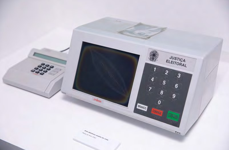 Urna eletrônica modelo UE-1996