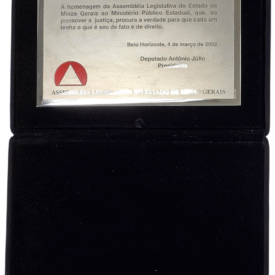 Placa homenagem da Assembleia