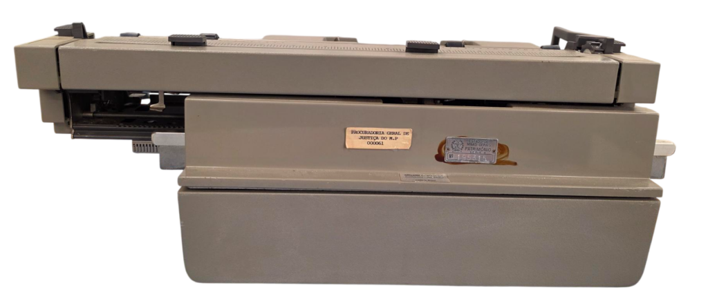 Máquina de escrever Olivetti Linea 98